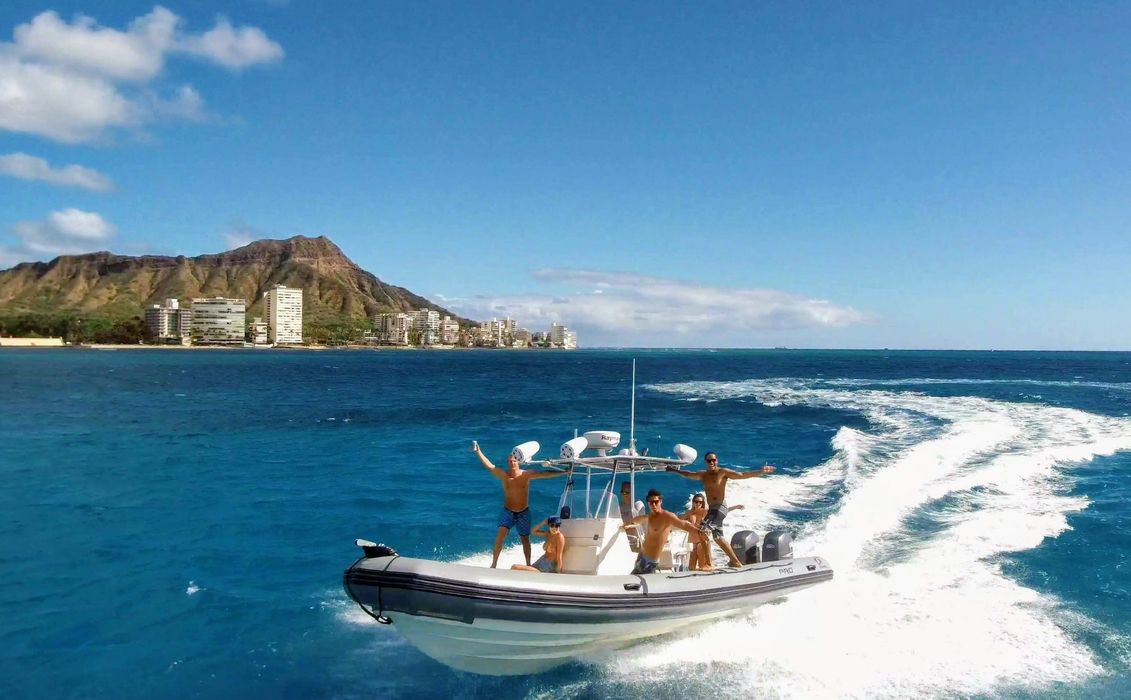 The Adventure Boat Go Hawaii