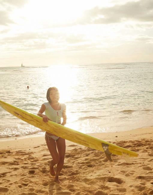 A sunny day surfing in Oahu