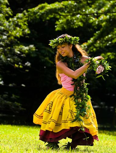 La hula girl hawaiienne, de la danse traditionnelle à l'icône touristique -  Windsurf Journal - 27/05/2023