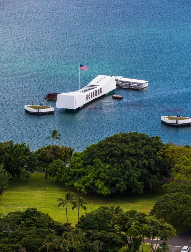 USS Arizona Memorial at Pearl Harbor National Memorial on Oʻahu in Hawaiʻi