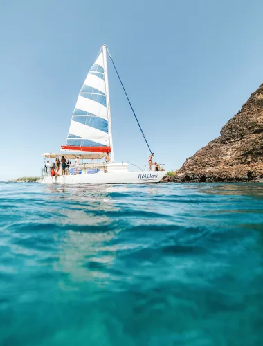 Sailing off the coast of the island of Hawaiʻi