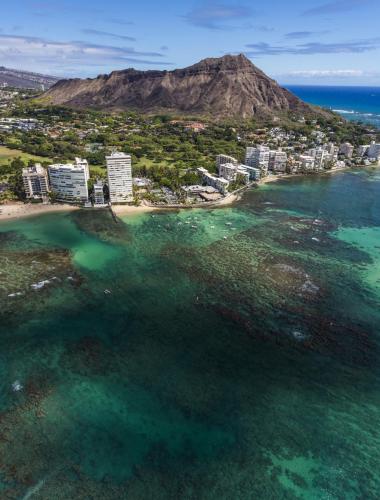 Diamond Head, Oʻahu Diamond Head on the island of Oahu is one of Hawaii's most famous natural landmarks