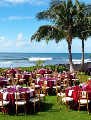 Outdoor wedding venue with beach view in Kauai