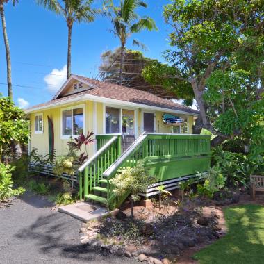 Hale Iki Cottage - One bedroom, one full bath, fully equipped home with kitchen & laundry