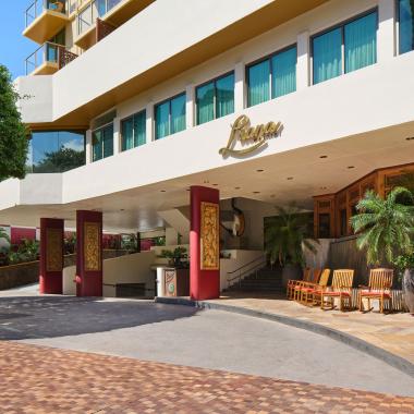 Luana Waikiki Hotel and Suite Entrance