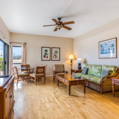 Royal Sea Cliff Living Area